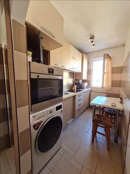 Apartament cu 2 camere semidecomandat, mobilat în Florilor