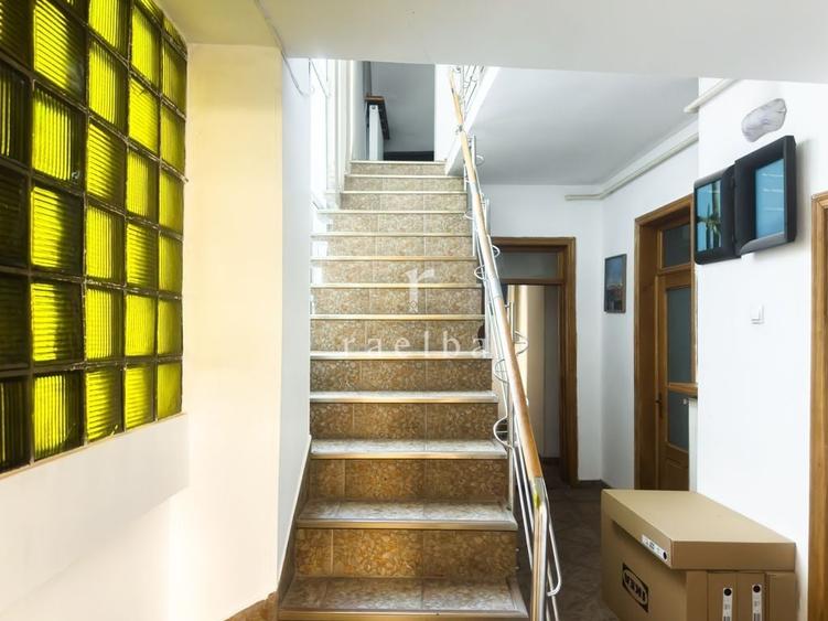 Apartament cu 11 camere semidecomandat în Dacia