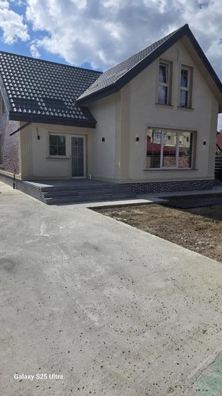 Casă cu 5 camere cu Teren 500 Mp în Horia