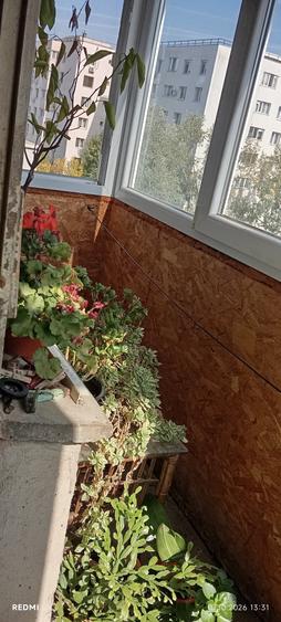 Apartament cu 3 camere semidecomandat în Mihai Bravu