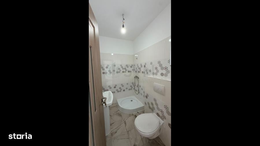 Casă cu 4 camere cu Teren 150 Mp în Barbu Văcărescu