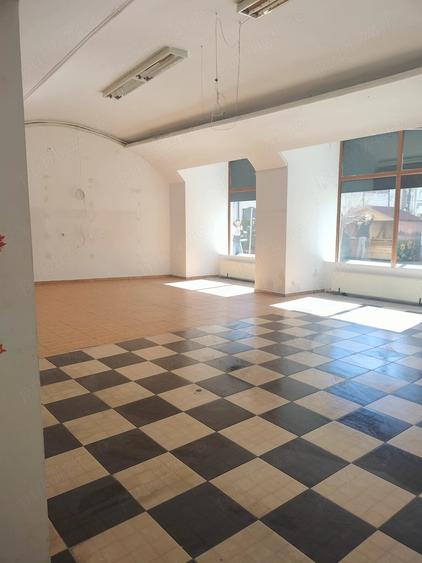 Spațiu comercial, de 130 mp, în Republicii