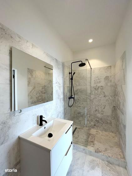 Apartament cu 4 camere semidecomandat în Grivița