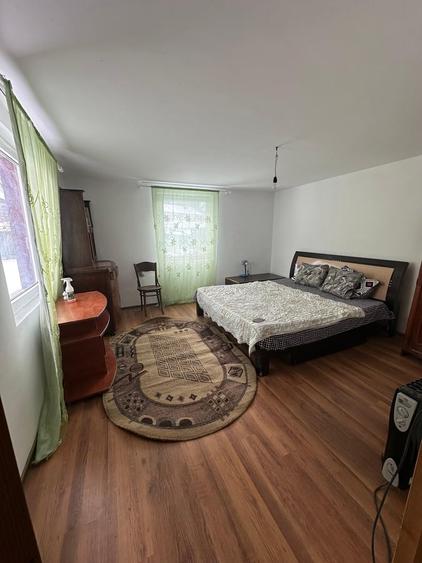 Casă cu 4 camere cu Teren 19200 Mp în Central