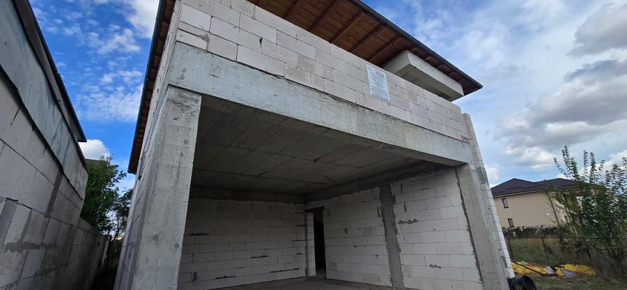 Casă individuală cu 6 camere cu Teren 450 Mp în Valu lui Traian