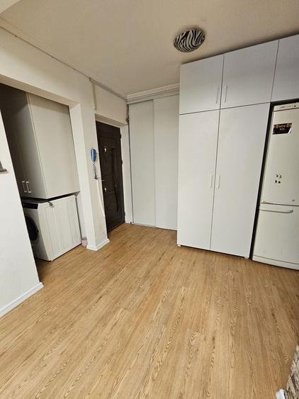 Apartament cu 3 camere semidecomandat în Sebastian