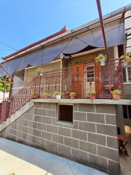 Casă individuală cu 2 camere cu Canalizare în Central