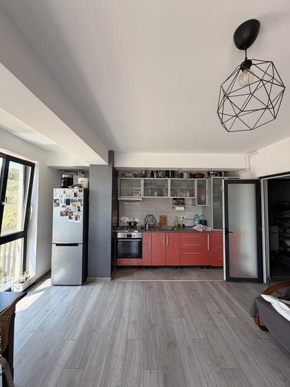Apartament cu 3 camere decomandat în Palazu Mare