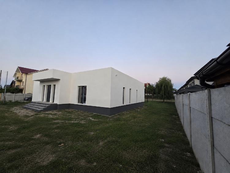 Casă individuală cu 5 camere cu Teren 850 Mp în Haliu