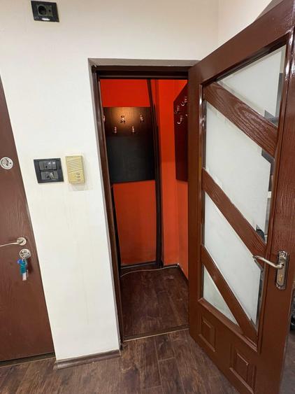 Apartament cu 3 camere semidecomandat în Cetate