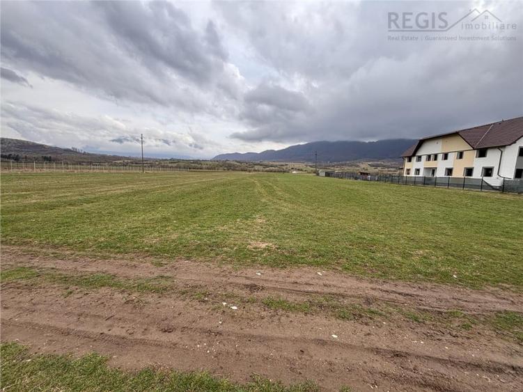 Teren de 2396 mp, în Zărnești