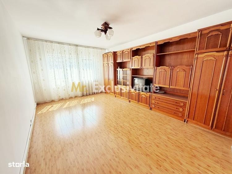 Apartament cu 3 camere decomandat în Cerbu