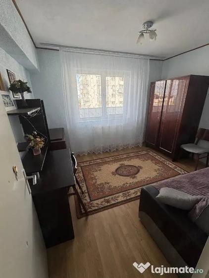 Apartament cu 3 camere semidecomandat în George Enescu