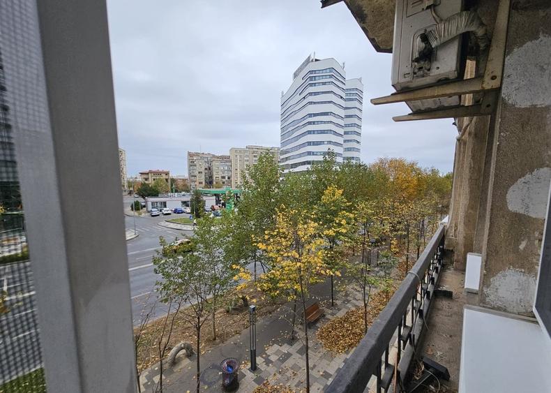 Apartament cu 3 camere decomandat, mobilat în Decebal