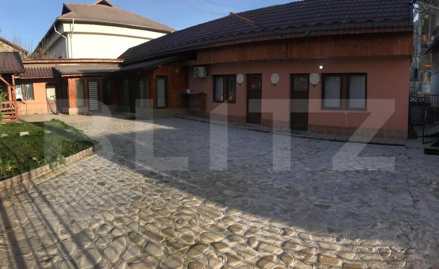 Casă individuală cu 7 camere cu Canalizare în Fieni