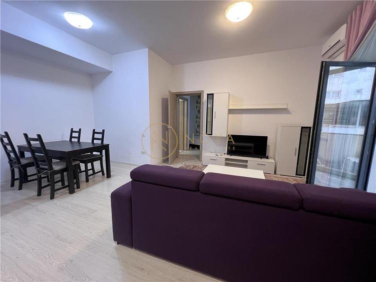 Apartament cu 3 camere semidecomandat, mobilat în Decebal