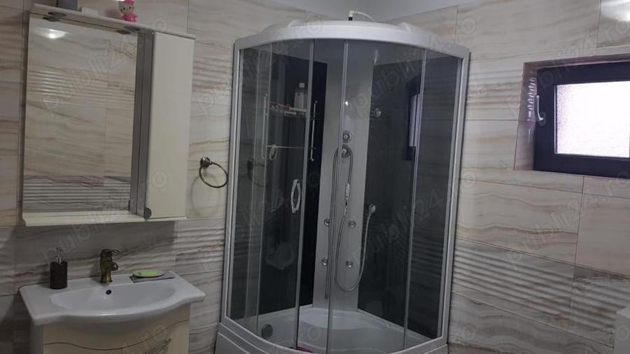 Casă cu 5 camere în Central