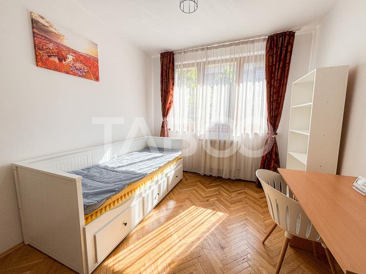 Apartament cu 3 camere decomandat, mobilat în Horea