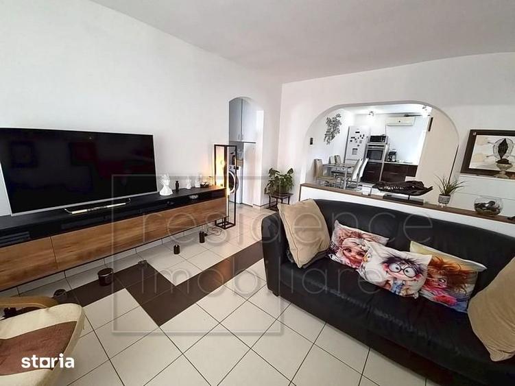 Apartament cu 4 camere decomandat în Plopilor