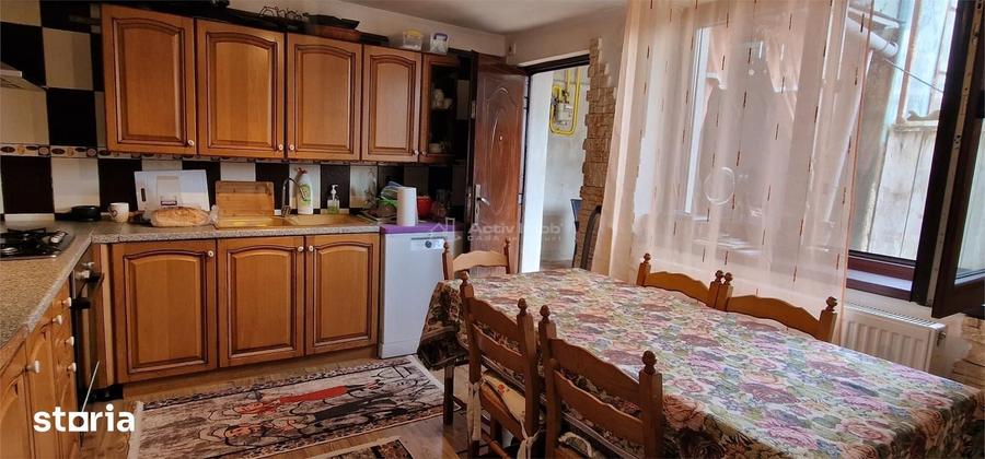 Casă cu 6 camere cu Teren 482 Mp în Central