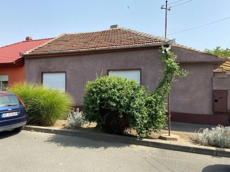 Casă cu 4 camere în Bujac
