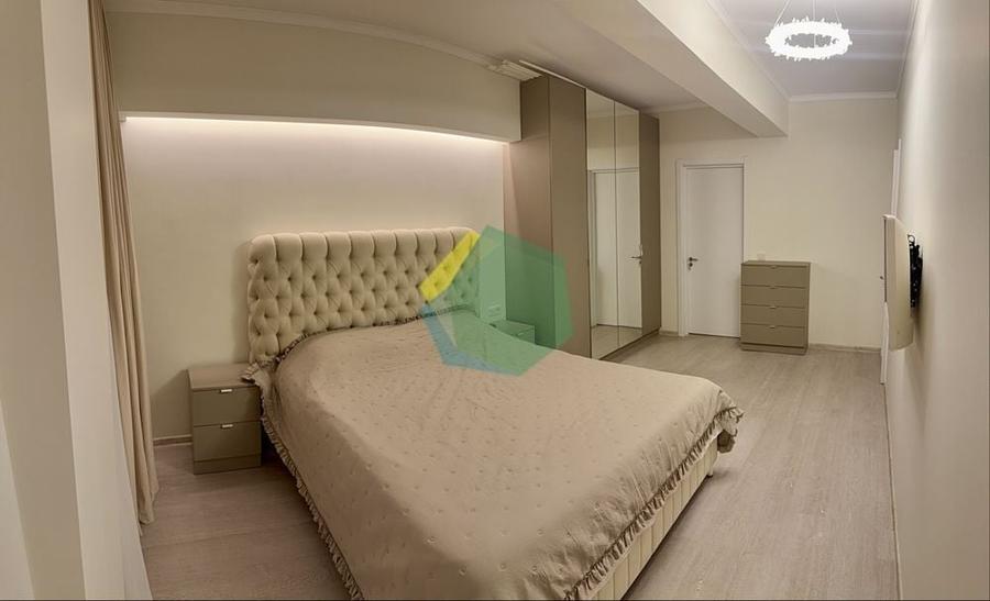 Apartament cu 3 camere, mobilat în Nord-Est