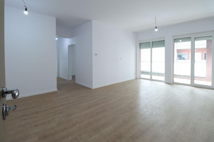Apartament cu 3 camere decomandat în Aradului — fotografia 3