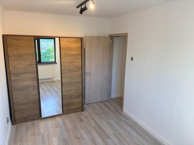 Apartament cu 3 camere decomandat în Tineretului
