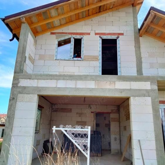 Casă cu Teren 1850 Mp în Sagna