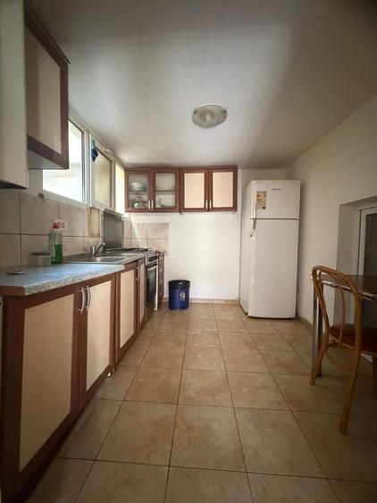 Apartament cu 3 camere decomandat, mobilat în Lipovei