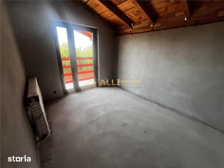 Casă cu 4 camere cu Teren 300 Mp în Târgșoru Vechi