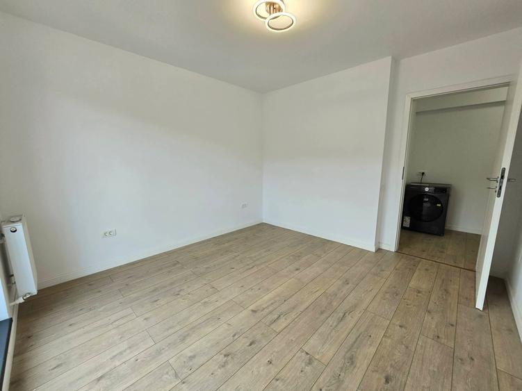 Apartament cu 4 camere decomandat în Dobroești