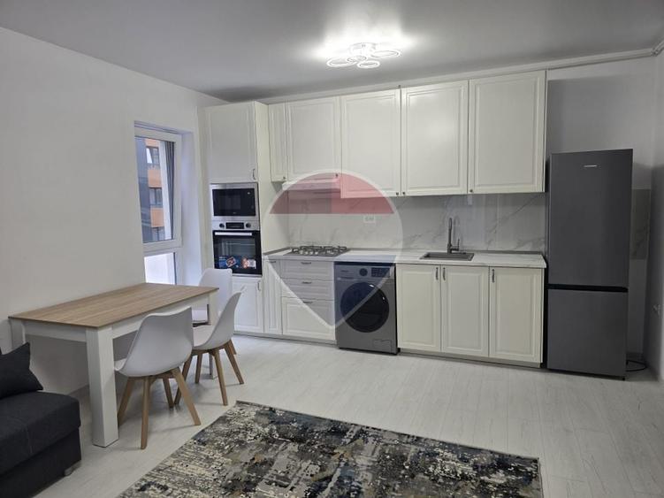 Apartament cu 2 camere semidecomandat, mobilat în Apărătorii Patriei