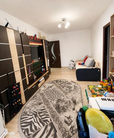 Apartament cu 2 camere semidecomandat în Craiovița Nouă
