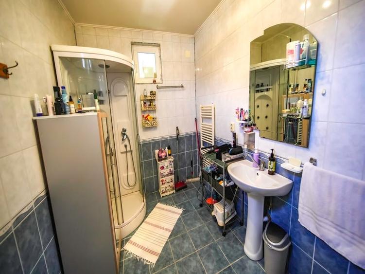 Casă individuală cu 4 camere cu Canalizare în Cristur
