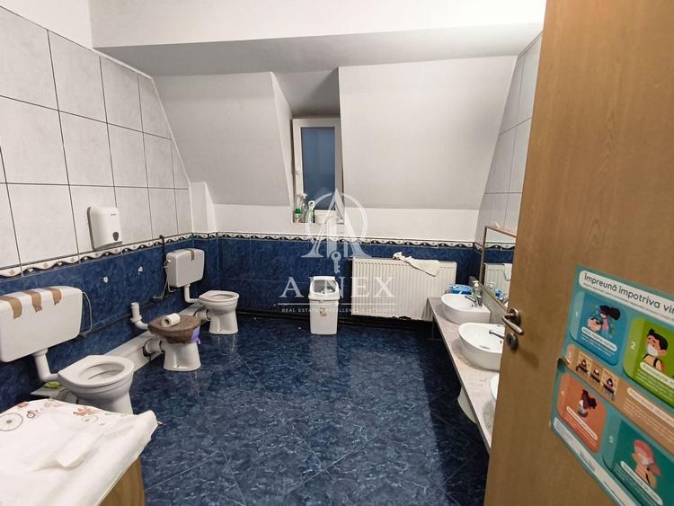 Casă individuală cu 8 camere cu Canalizare în Lipovei