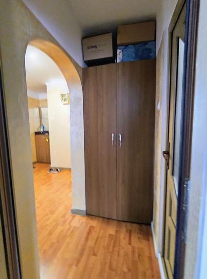 Apartament cu 4 camere semidecomandat, mobilat în Fizicienilor