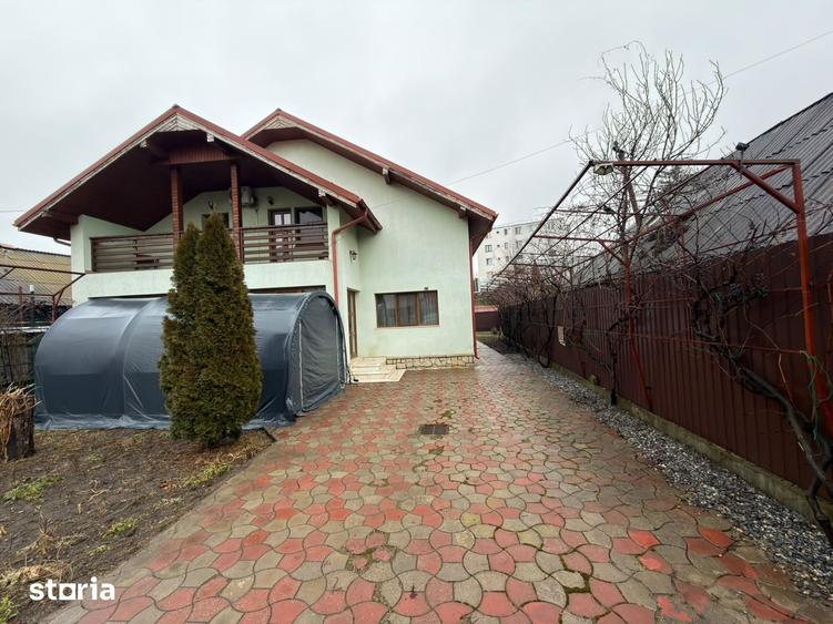 Casă cu 6 camere cu Teren 730 Mp în Central