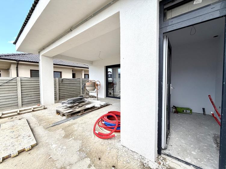 Duplex cu 4 camere cu Canalizare în Dumbrăvița