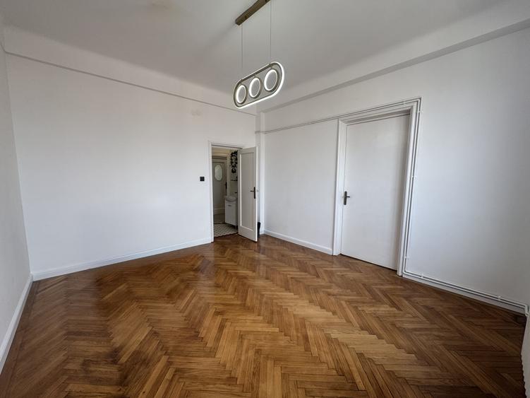Apartament cu 3 camere semidecomandat în Rosetti