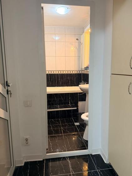 Apartament semidecomandat în Baba Novac