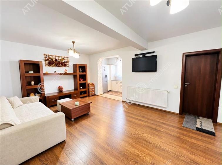 Apartament cu 3 camere decomandat, mobilat în Turnișor