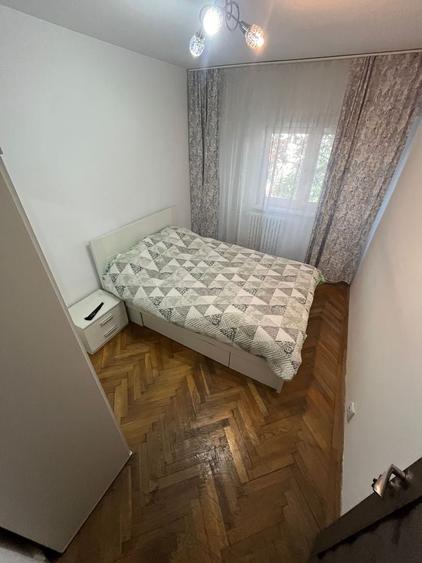 Apartament cu 4 camere decomandat, mobilat în Trocadero