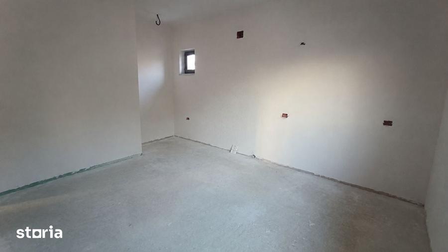 Casă cu 4 camere cu Teren 440 Mp în Șimnicu de Sus