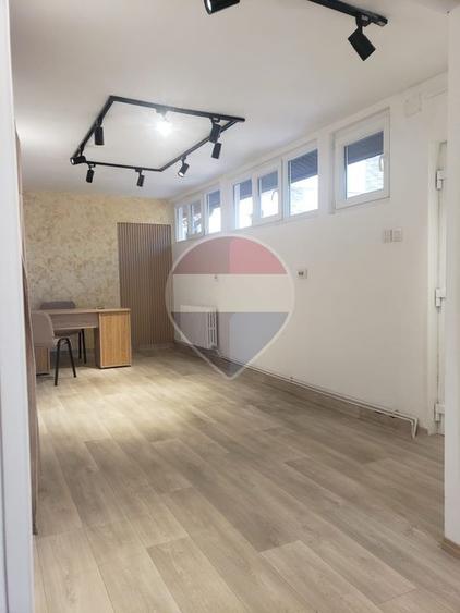 Birou, de 33 mp, în Central