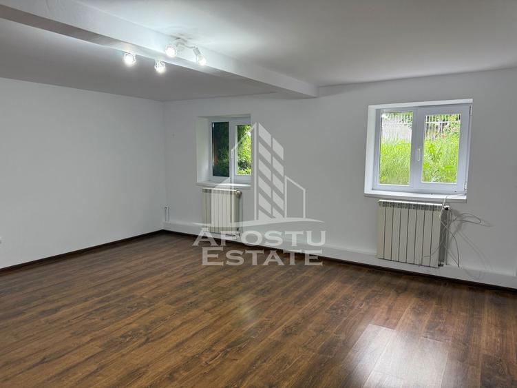 Casă individuală cu 8 camere cu Canalizare în Fabric