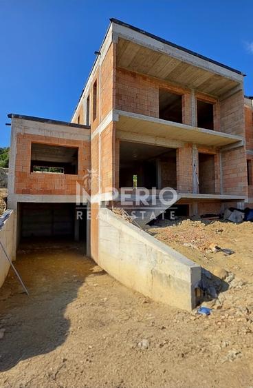 Duplex cu 5 camere cu Canalizare în Făget