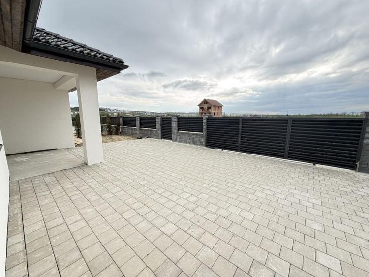 Casă individuală cu 3 camere cu Canalizare în Cristian