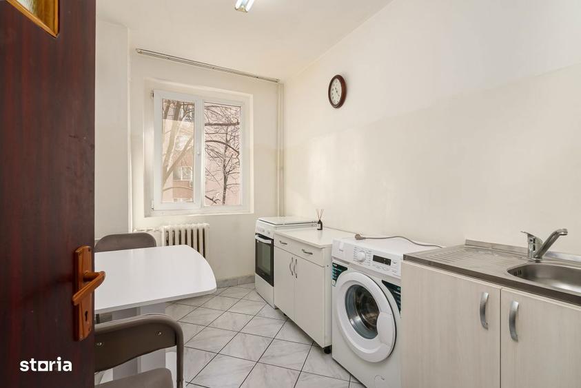 Apartament cu 2 camere semidecomandat, mobilat în Prelungirea Ghencea