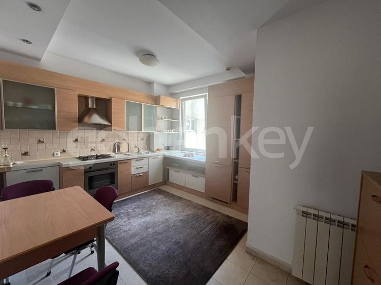 Apartament cu 3 camere decomandat, mobilat în Primăverii